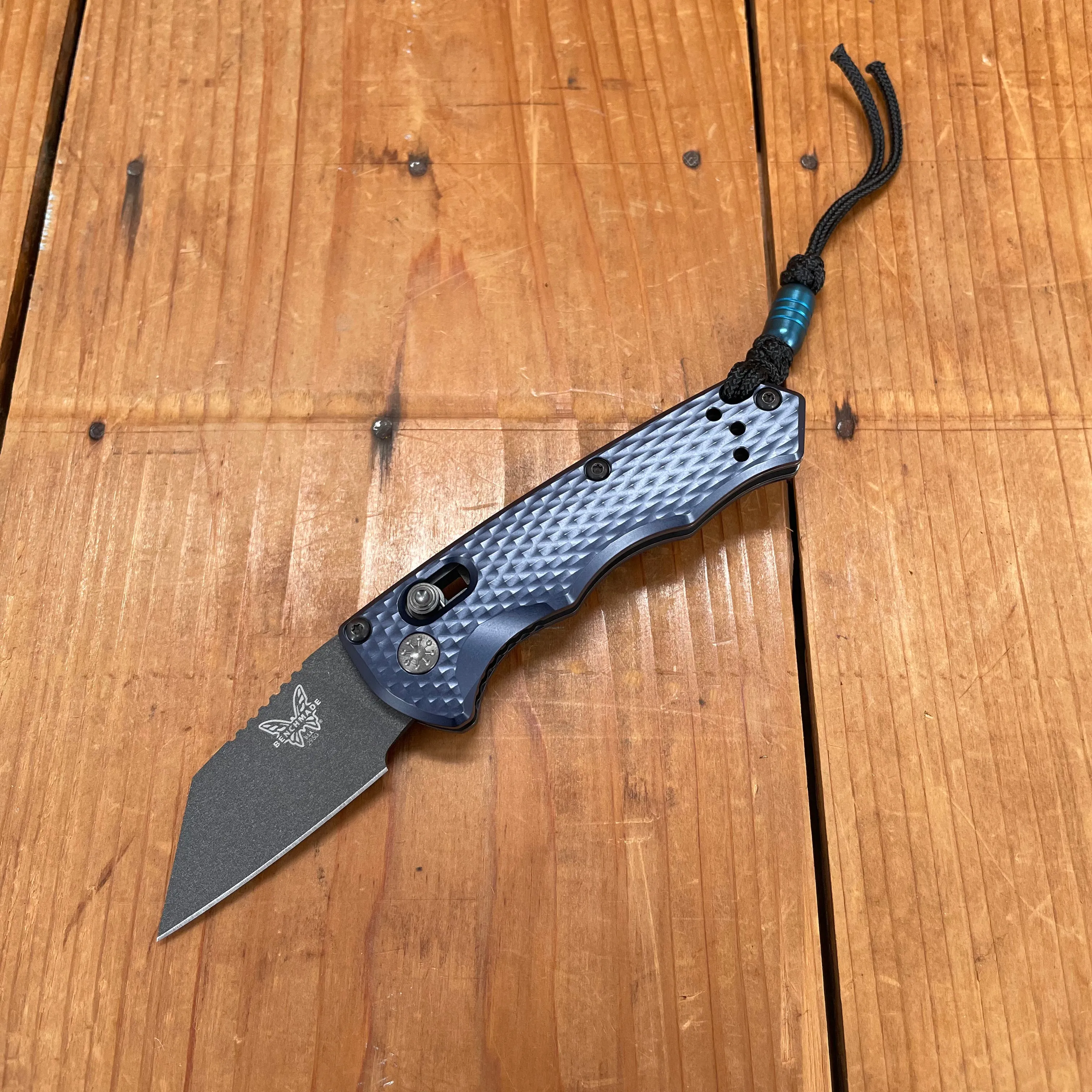 Benchmade 2950BK Partial Immunity Wharncliffe CPM-M4 Auto AXIS Lock Crater Blue Handle