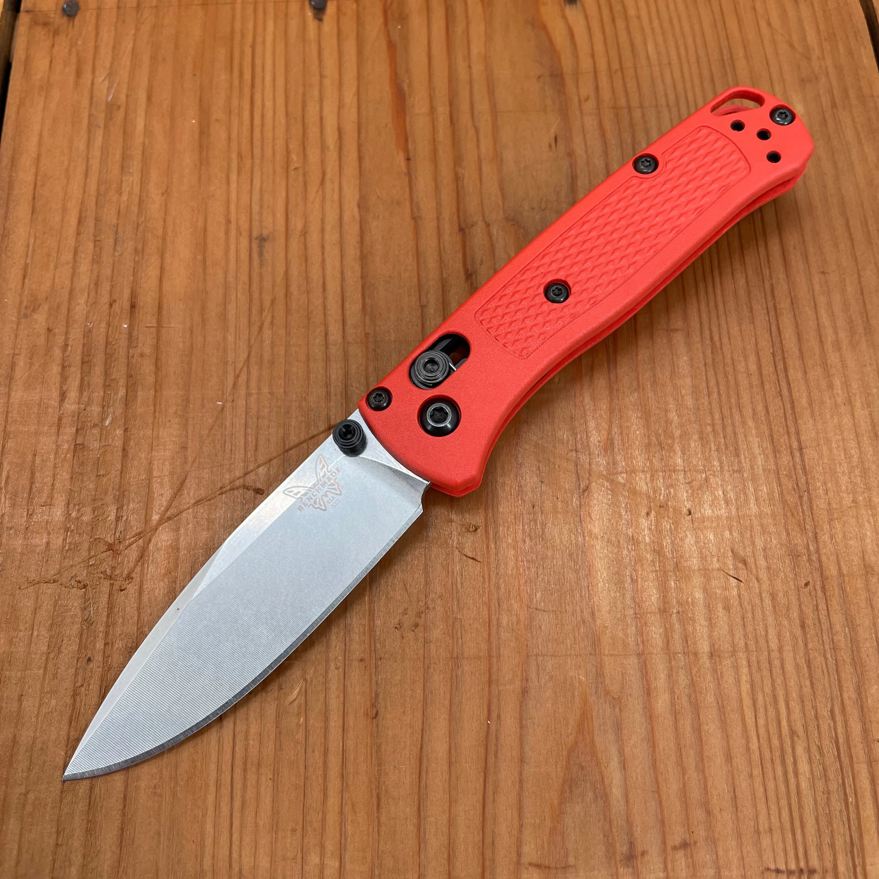 Benchmade 533-04 Mini Bugout Drop Point CPM-S30V AXIS Lock Mesa Red Handle