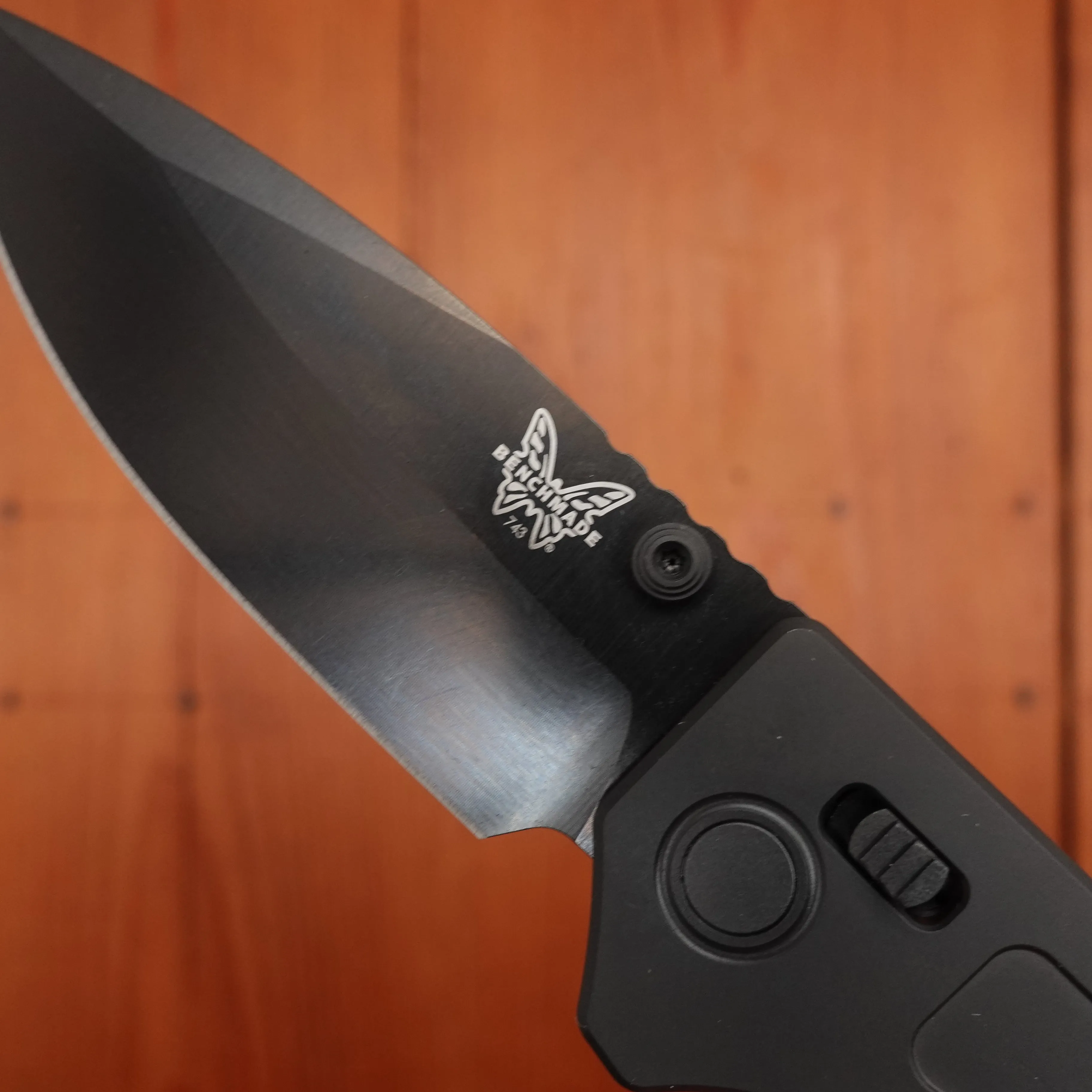 Benchmade 743BK-01 Mini Narrows Drop Point CPM-20CV AXIS Lock Black Titanium Handle