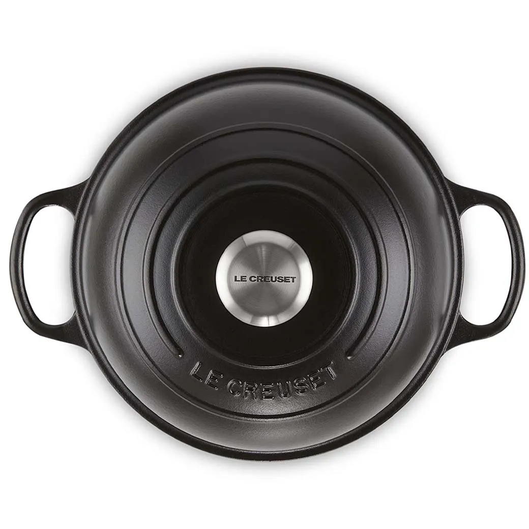 Le Creuset 9.5″ (1.75 qt.) Signature Bread Oven