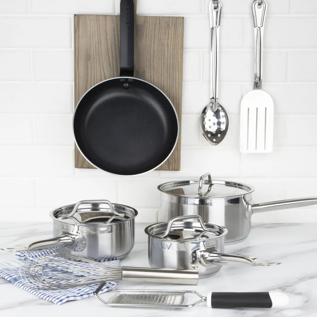 SA689 Nisbets Essentials Cook Like A Pro 4-Piece Saucepan and Frying Pan Set